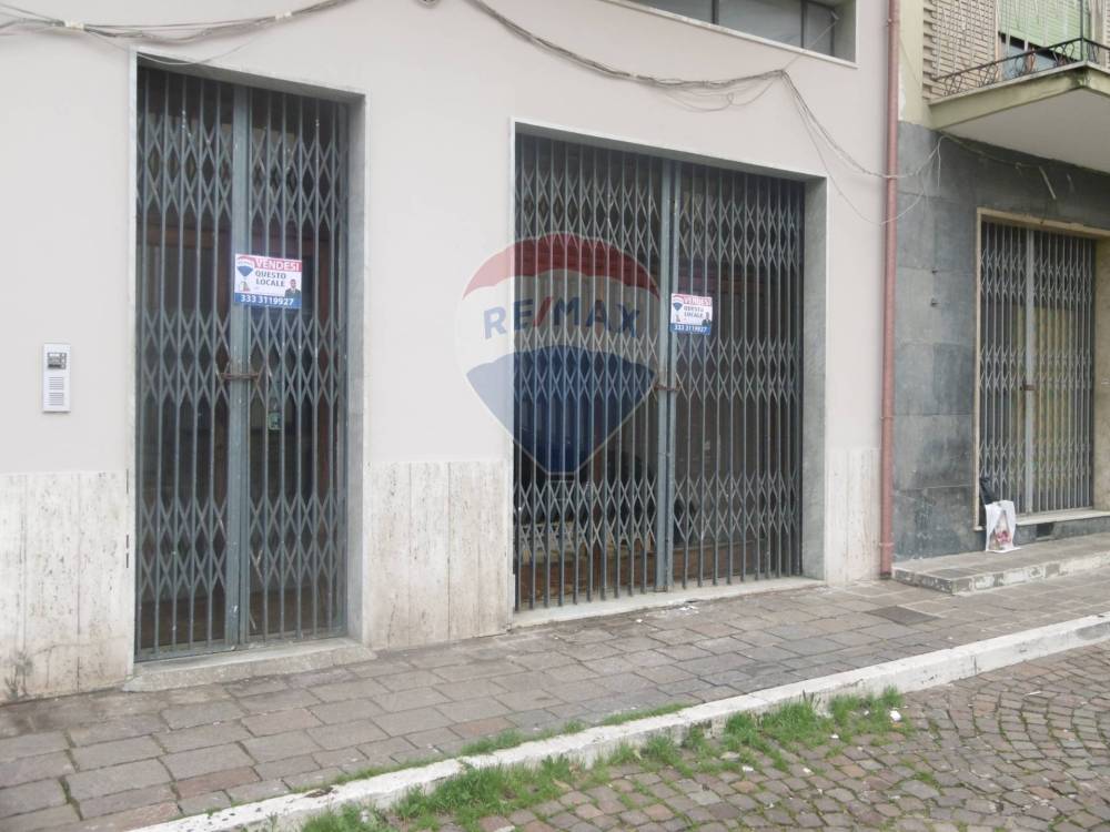 locale commerciale in vendita a Polla
