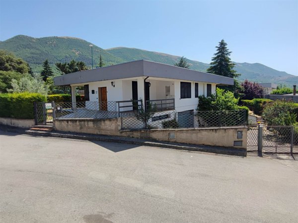 casa indipendente in vendita a Polla