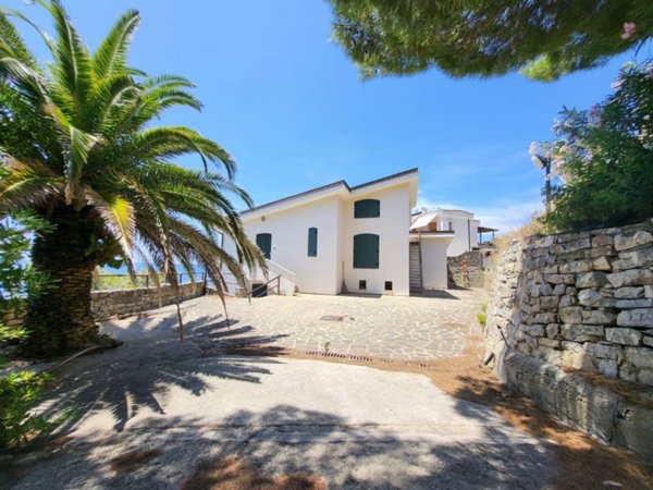 casa indipendente in vendita a Pollica in zona Acciaroli