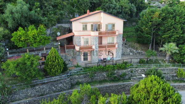 casa indipendente in vendita a Pollica in zona Acciaroli