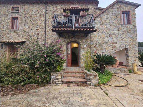casa indipendente in vendita a Pollica in zona Pioppi