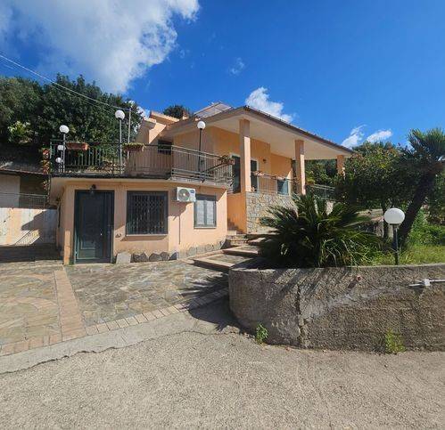 casa indipendente in vendita a Pollica in zona Pioppi