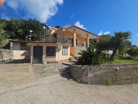 casa indipendente in vendita a Pollica