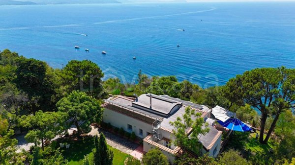 casa indipendente in vendita a Pollica in zona Acciaroli