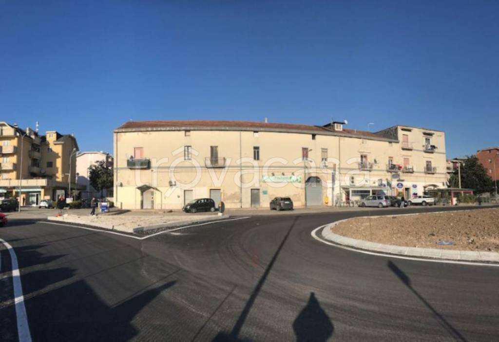 locale commerciale in vendita a Pontecagnano Faiano
