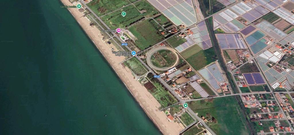 negozio in vendita a Pontecagnano Faiano in zona Magazzeno