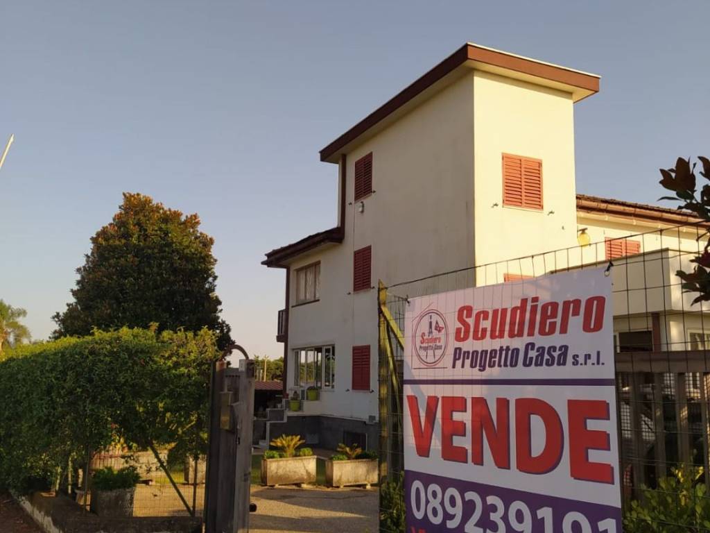 pentavano in vendita a Pontecagnano Faiano