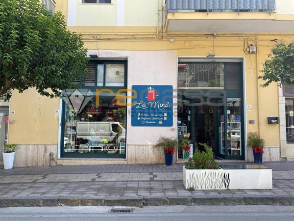 locale commerciale in vendita a Pontecagnano Faiano