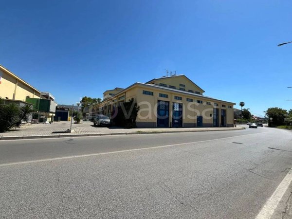 negozio in vendita a Pontecagnano Faiano