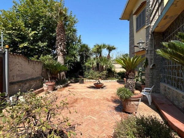 casa indipendente in vendita a Pontecagnano Faiano in zona Magazzeno