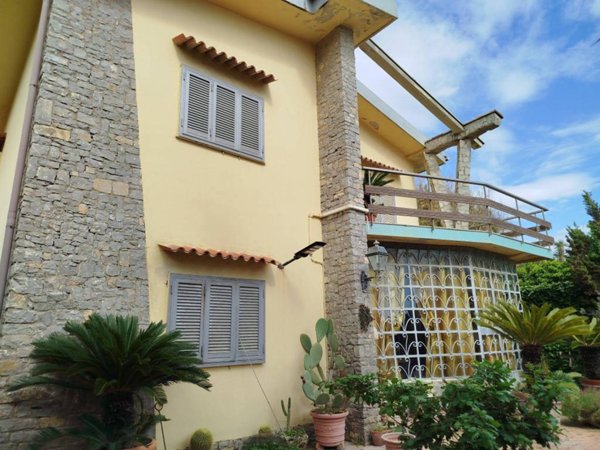 casa indipendente in vendita a Pontecagnano Faiano in zona Magazzeno