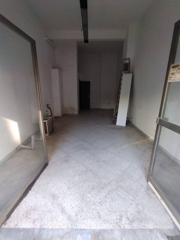 locale commerciale in vendita a Pontecagnano Faiano