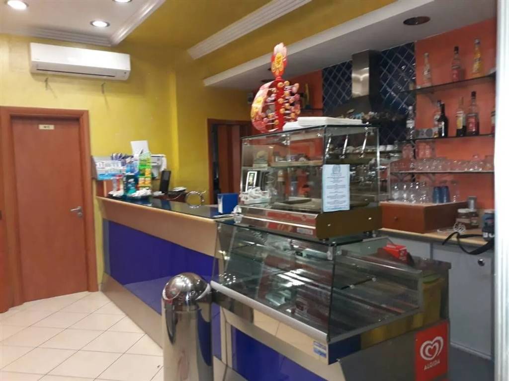 negozio in vendita a Pontecagnano Faiano