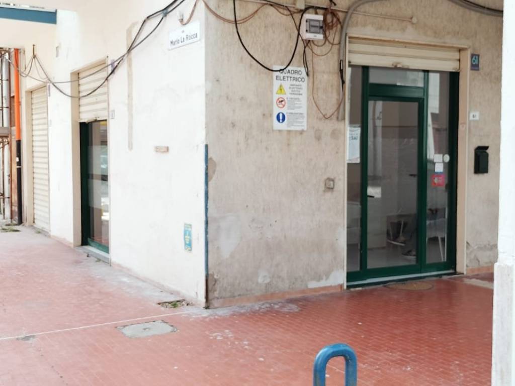 negozio in vendita a Pontecagnano Faiano