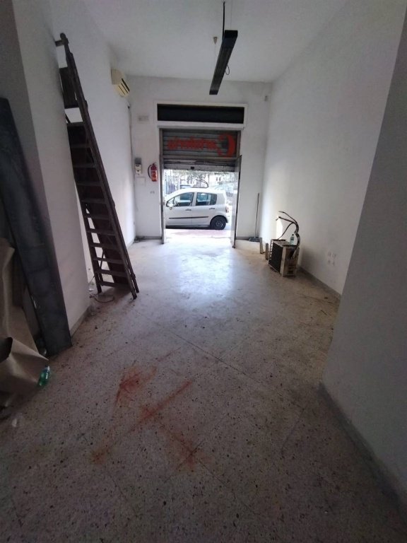 locale commerciale in vendita a Pontecagnano Faiano