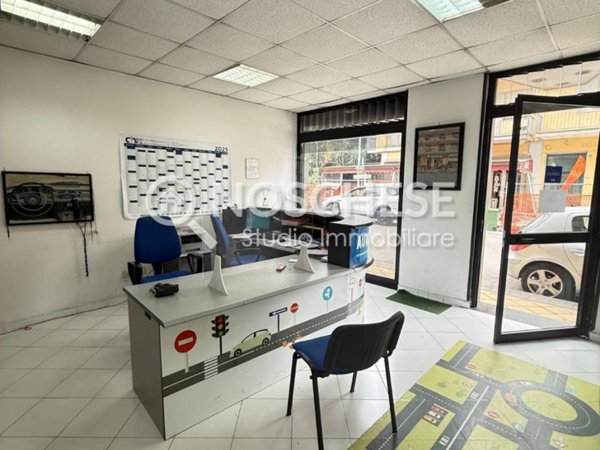 negozio in vendita a Pontecagnano Faiano in zona Sant'Antonio