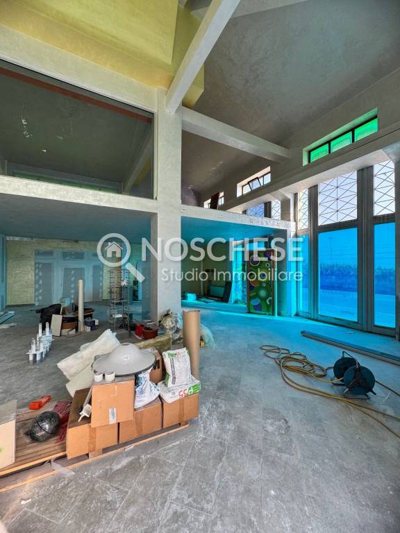 negozio in vendita a Pontecagnano Faiano