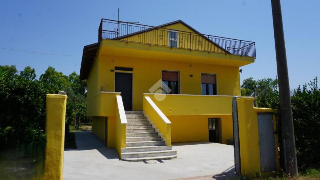 casa indipendente in vendita a Pontecagnano Faiano in zona Magazzeno
