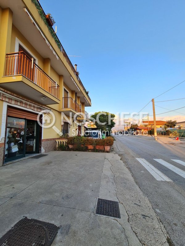 locale commerciale in vendita a Pontecagnano Faiano