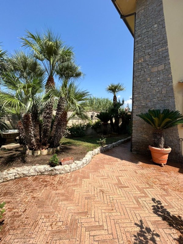 casa indipendente in vendita a Pontecagnano Faiano in zona Magazzeno
