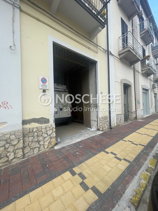 locale commerciale in vendita a Pontecagnano Faiano