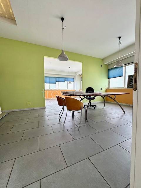 negozio in vendita a Pontecagnano Faiano