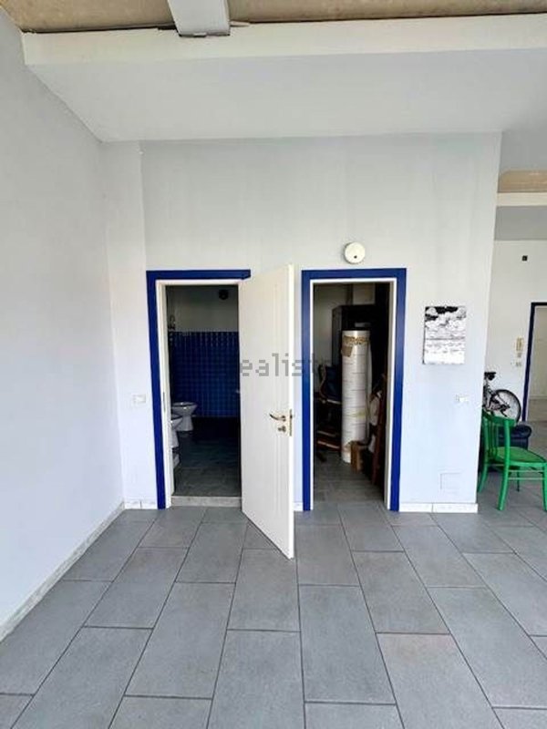 locale commerciale in vendita a Pontecagnano Faiano