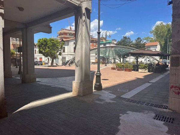 negozio in vendita a Pontecagnano Faiano