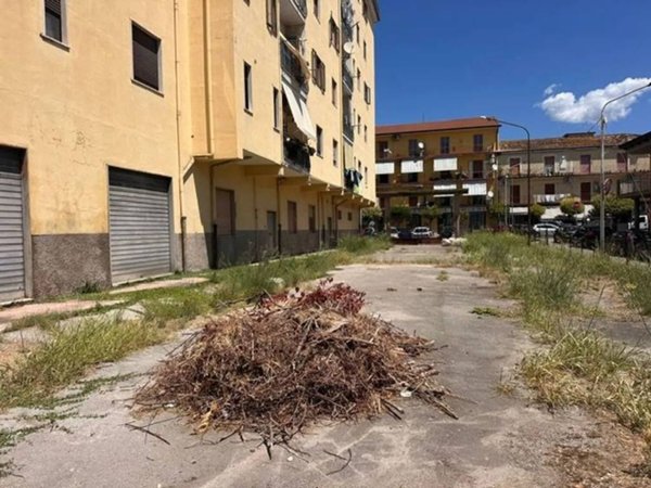 negozio in vendita a Pontecagnano Faiano