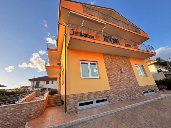 casa indipendente in vendita a Pontecagnano Faiano in zona Sant'Antonio
