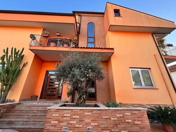 casa indipendente in vendita a Pontecagnano Faiano in zona Sant'Antonio