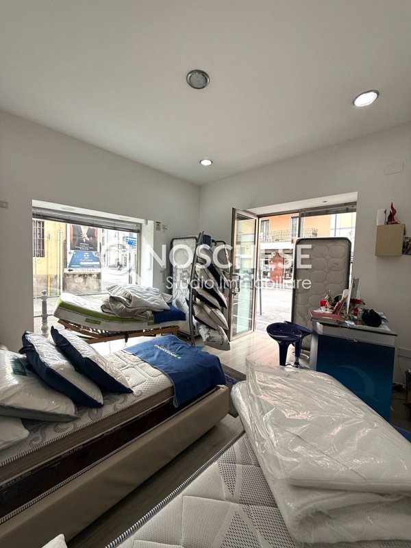 locale commerciale in vendita a Pontecagnano Faiano