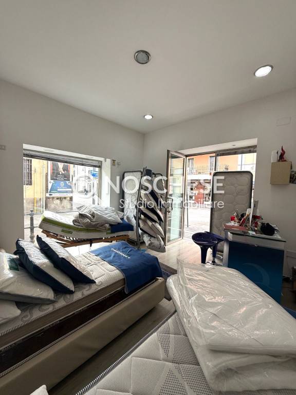 negozio in vendita a Pontecagnano Faiano