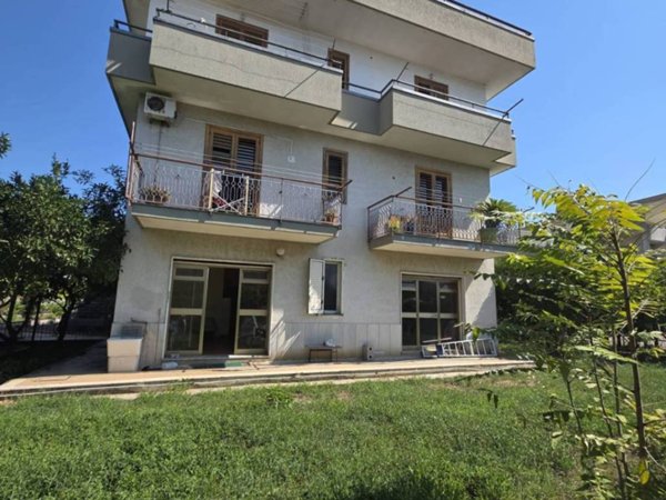 locale commerciale in vendita a Pontecagnano Faiano in zona Sant'Antonio