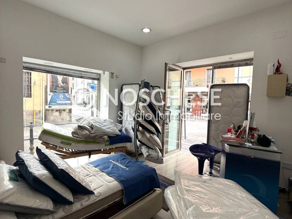 negozio in vendita a Pontecagnano Faiano