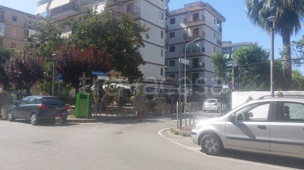 negozio in vendita a Pontecagnano Faiano