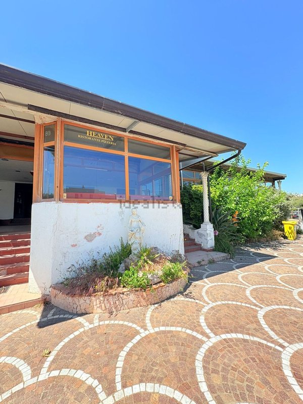 locale commerciale in vendita a Pontecagnano Faiano