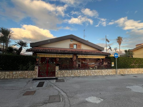 casa indipendente in vendita a Pontecagnano Faiano