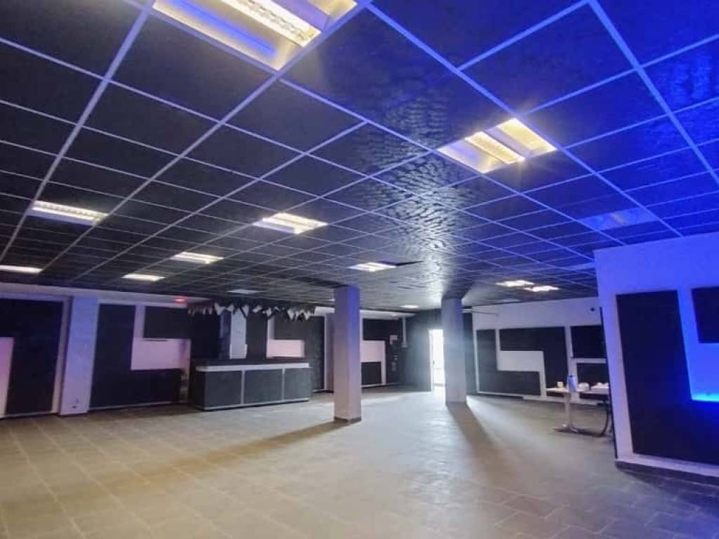 negozio in vendita a Pontecagnano Faiano