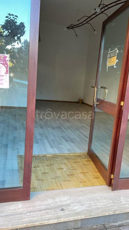 negozio in vendita a Pontecagnano Faiano
