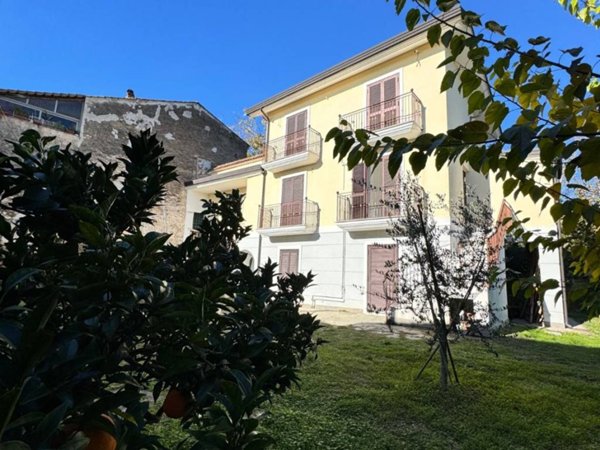 esavano in vendita a Pontecagnano Faiano