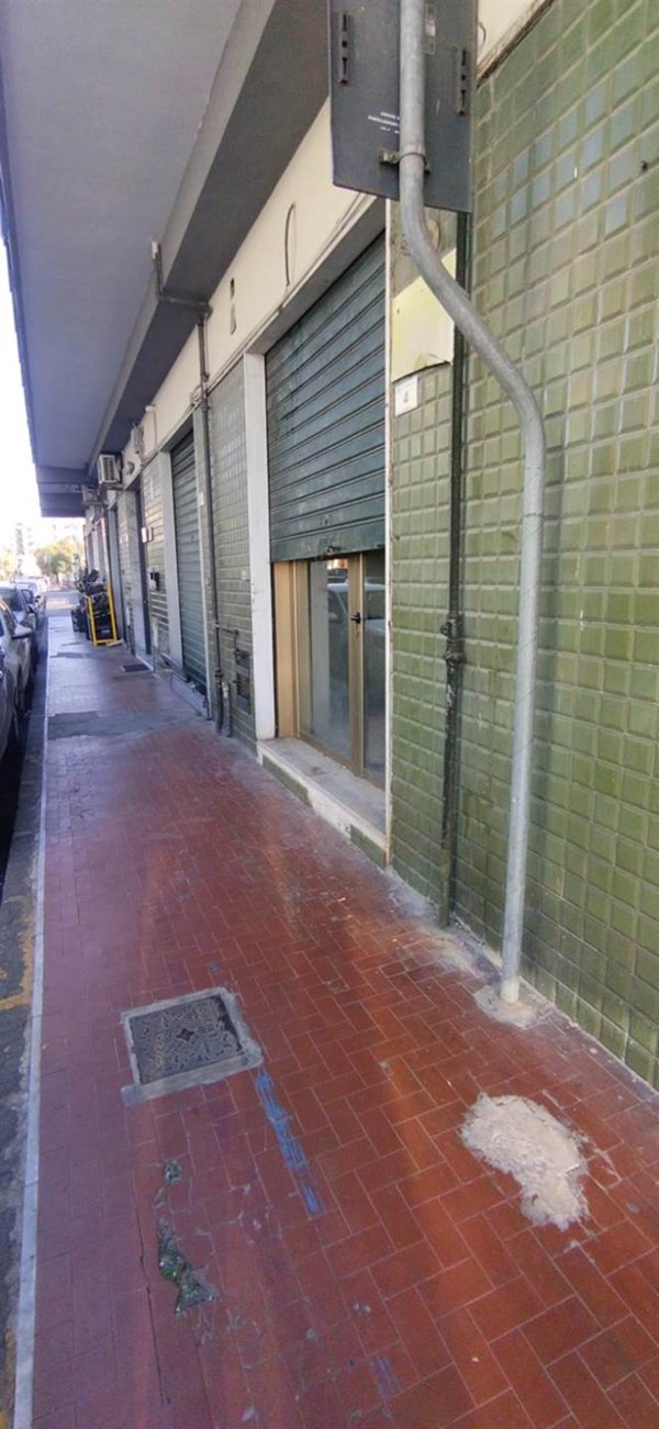 negozio in vendita a Pontecagnano Faiano