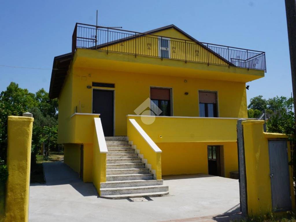 casa indipendente in vendita a Pontecagnano Faiano in zona Magazzeno