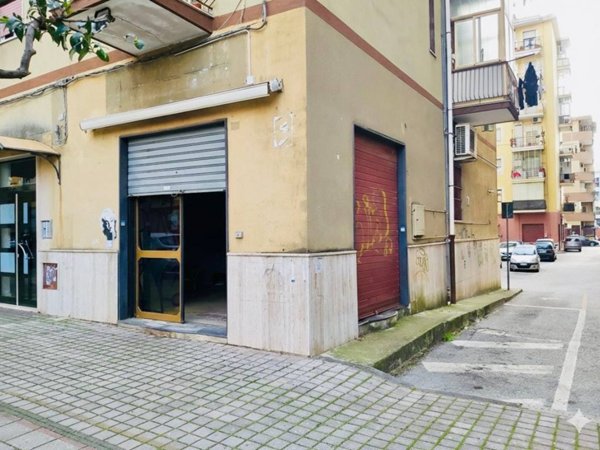 negozio in vendita a Pontecagnano Faiano