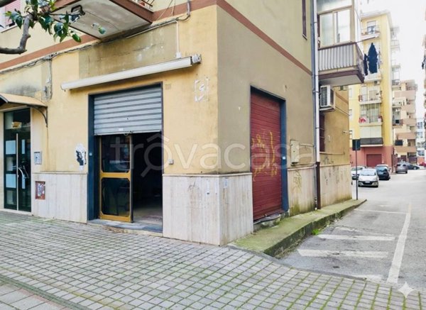 negozio in vendita a Pontecagnano Faiano