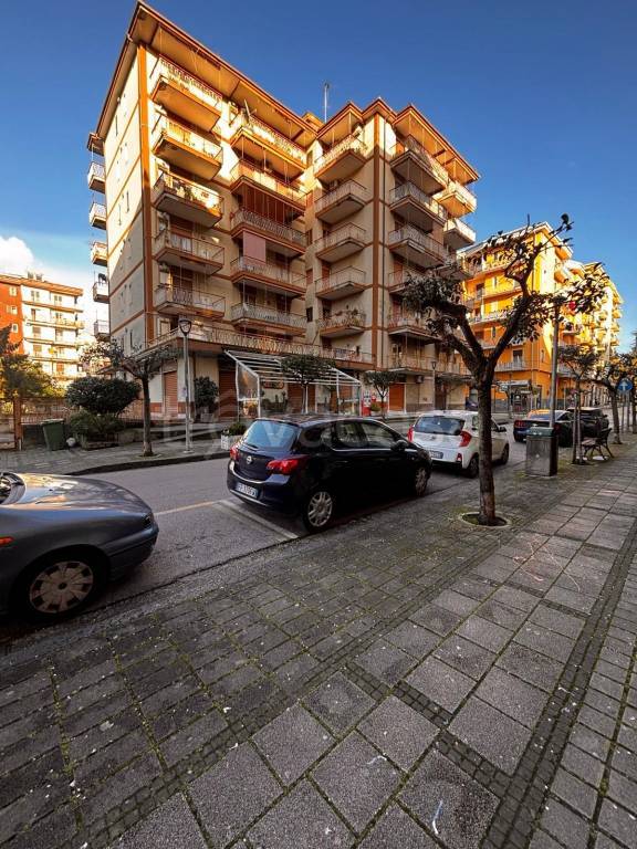 negozio in vendita a Pontecagnano Faiano