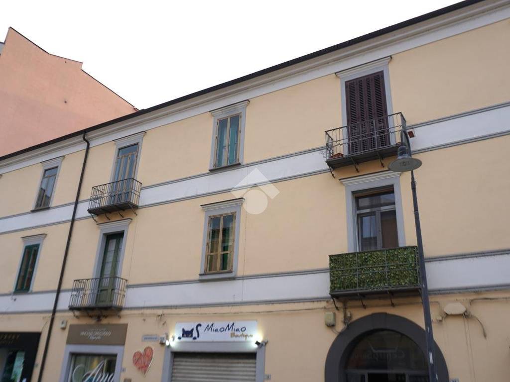 negozio in vendita a Pontecagnano Faiano