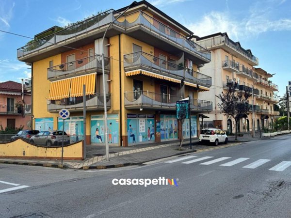 negozio in vendita a Pontecagnano Faiano in zona Sant'Antonio