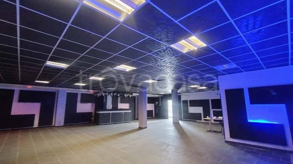 negozio in vendita a Pontecagnano Faiano