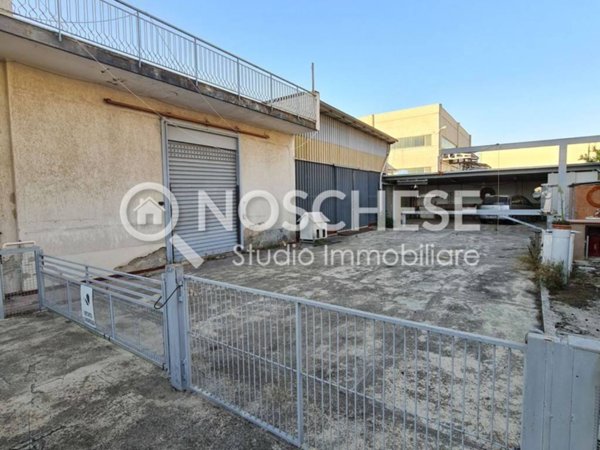 locale commerciale in vendita a Pontecagnano Faiano in zona Sant'Antonio